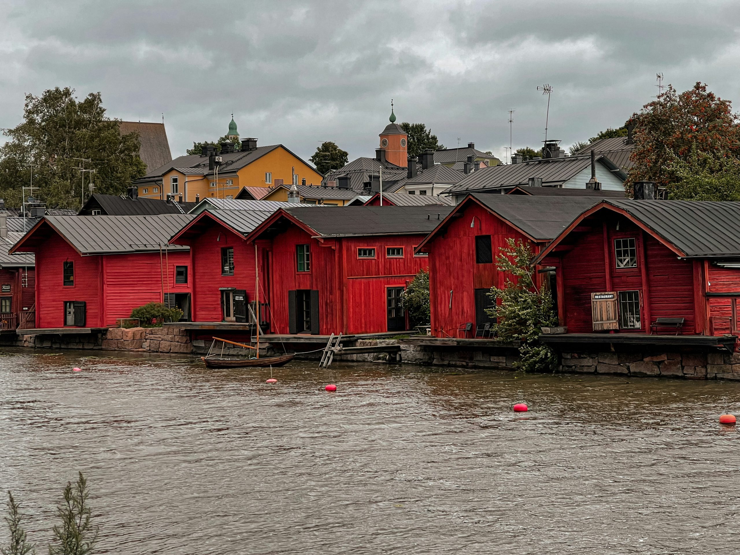 porvoo casette rosse sul fiume