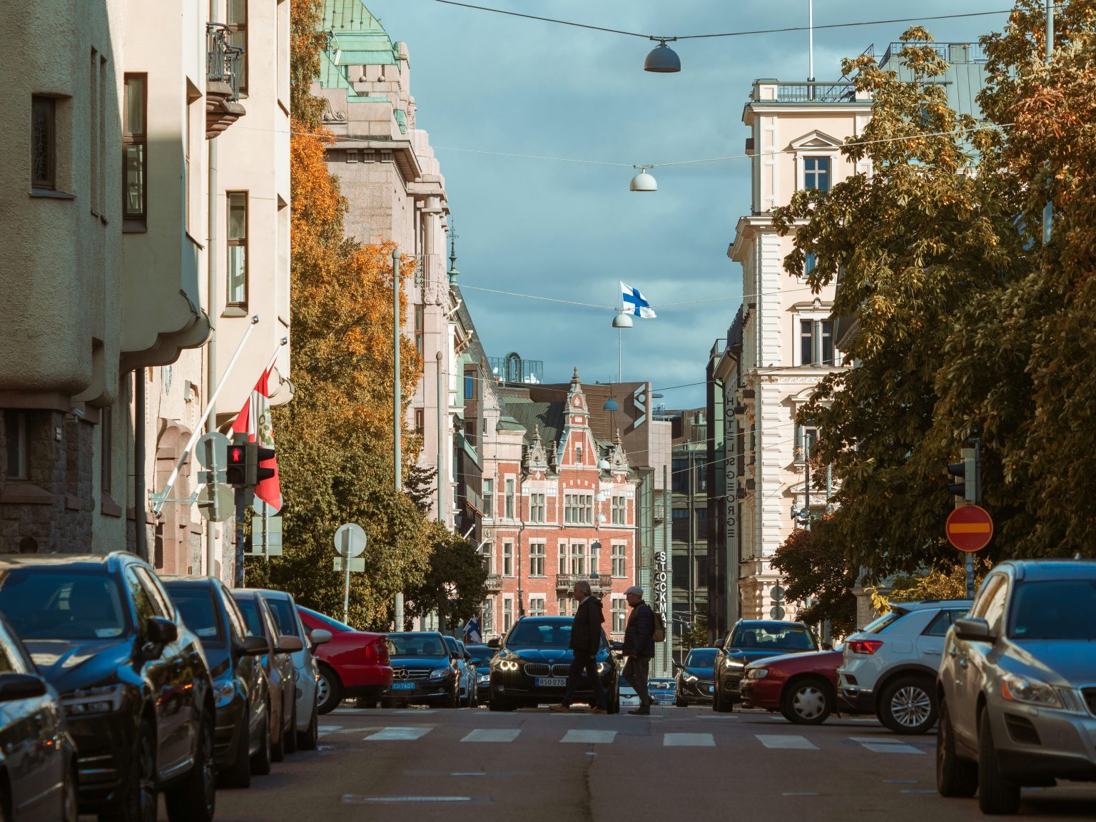 centro vie di helsinki palazzi illuminati dal sole